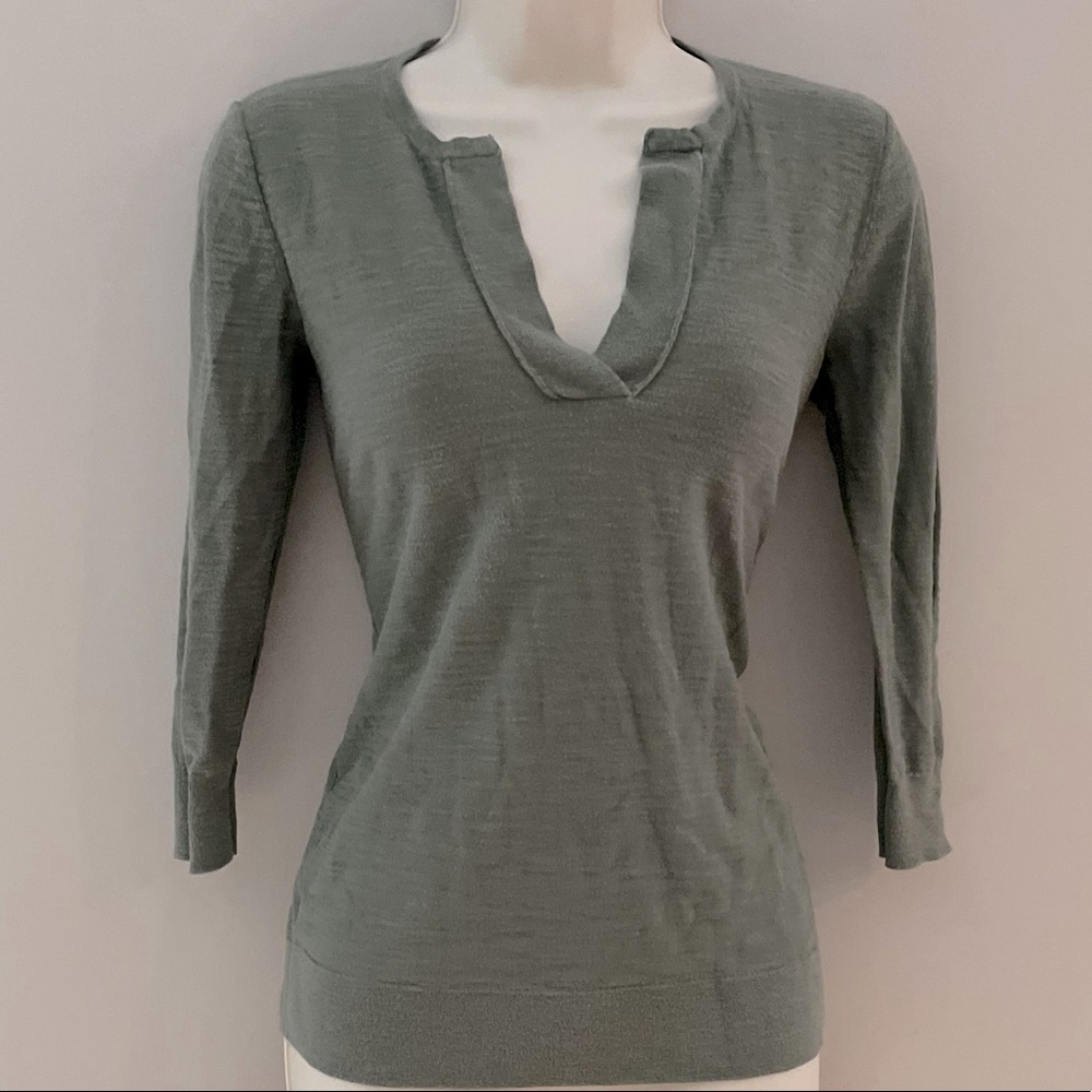 LOFT WOMANS LIGHT WEATHERED SWEATER